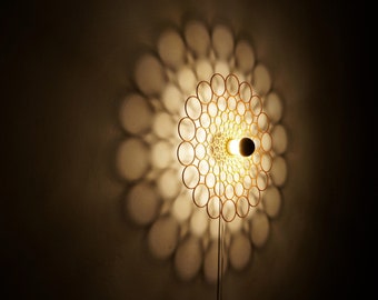LED Wandleuchte Bubbles - Holz Lampenschirm - Schattenlampe Wand - Filigrane Wandlampe mit wunderschönem Schattenbild