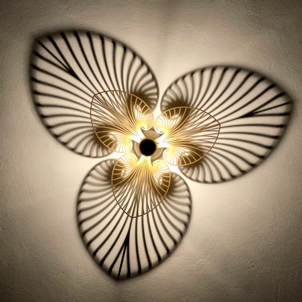 Wandlampe OP Art #3 - Holz Lampenschirm - Akzentleuchte - Fraktal - Blätter - Effektleuchte