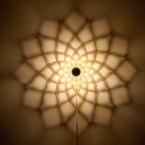 Wandlamp silhouet - bloem #3 - houten ornament - schaduwplafondlamp - mandala - diamantschaduwlamp