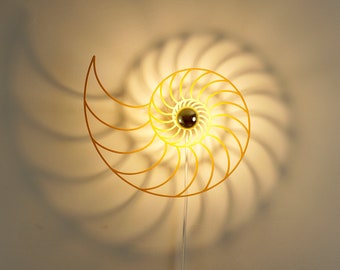 Schattenlampe Nautilus - Holz Lampenschirm - Wandlampe wundersame Spirale - Wand Lichtspiel
