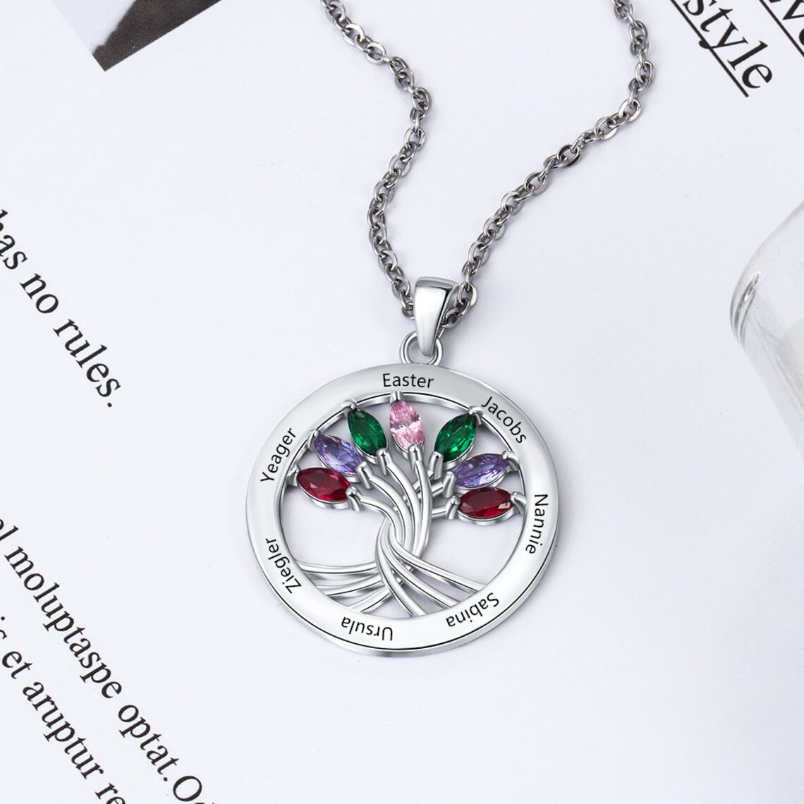 Family Necklace Personalized With 7 Engraved Names and 7 Custom ...
