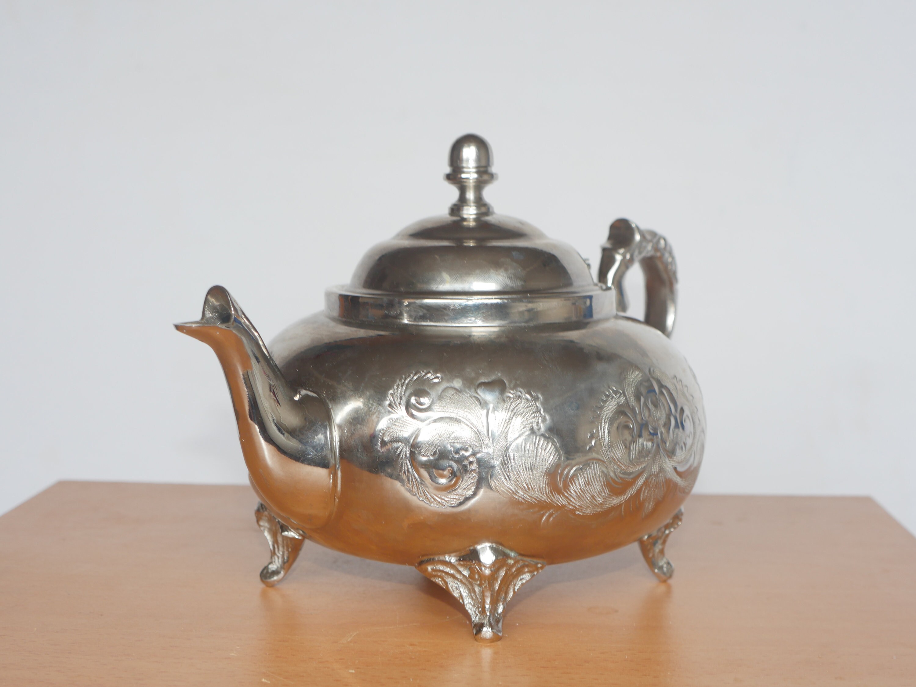 Théière Vintage En Métal Argenté – Style Marocain Traditionnel
