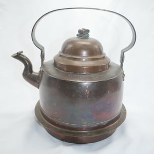 lot nr 757 old antique copper large tea pot Scandinavian teapot kettle stamped C.J.J.s   T.H.A