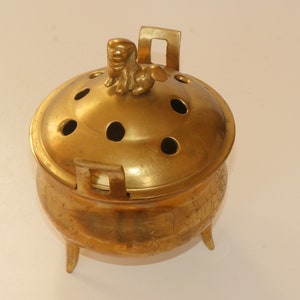 lot nr 875 Vintage Chinese heavy Brass Incense lidded Burner or Censor made in Hong Kong with Foo dog statue