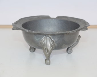 lot nr 381 lot nr 6 Heavy old vintage Dutch Holland made solid pewter tin ashtray bowl plate tripod  3 legs