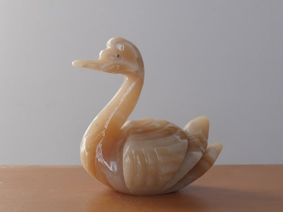 ヴィンテージ ブラウンオニキス彫刻の白鳥の置物、鳥の像、番号 108 