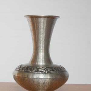 lot nr 703 vintage Mastad branded hardened pewter tinn made in Norway scandinavian vase pot