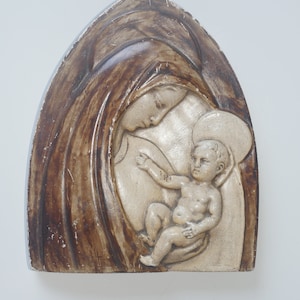 lot nr 260 Old Vintage Madonna and Child Jesus Plaster Chalkware Wall Plaque Hanging Religious Art Virgin Mary Maria  Icon