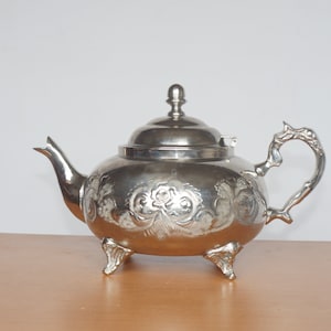 lot nr 812 old vintage chrome plated stamped Palace Fes Maque et Module Deposee Morocco tea pot lidded arabian teapot kettle