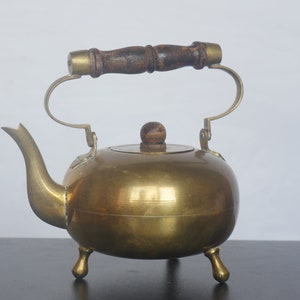 lot 217 old vintage antique brass wooden parts tea koffee pot lidded Dutch kettle