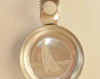 Lot nr 921 Vintage Zinn Zinn handgemacht in Schweden seltenes Design Skandinavische Schaufel Schöpfkelle mit Segelboot Darstellung RS markiert