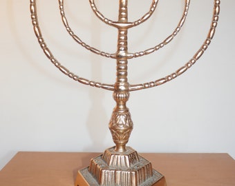 Großer Pyramidenförmiger Vintage Messing Menorah - Jüdischer 7 Armiger Kerzenhalter - Österreich