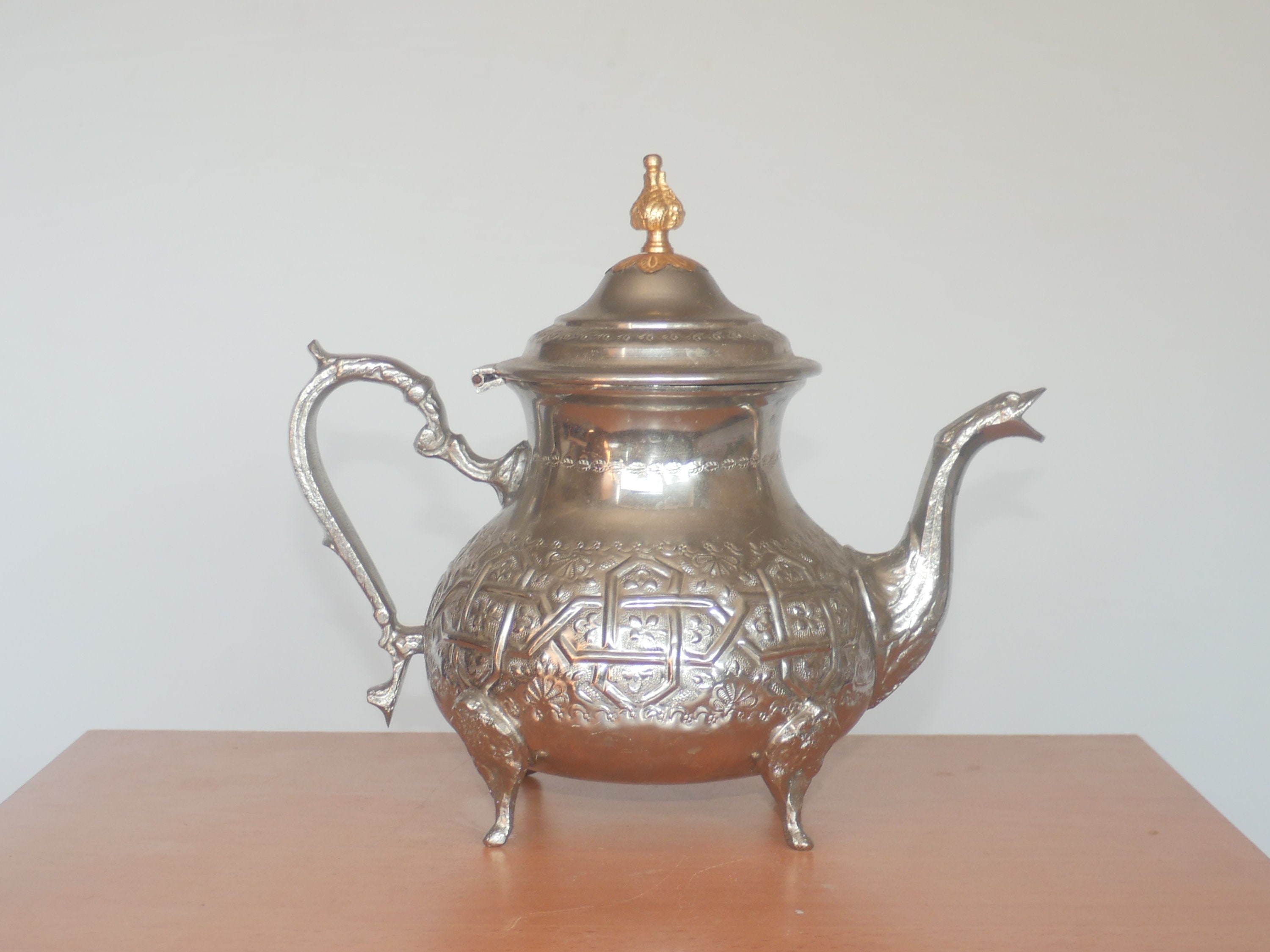 ヴィンテージ モロッコ ティーポット、シルバートーンメタル、花柄