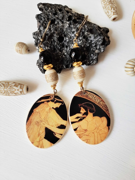 Orecchini Grecia antica, gioielli archeologia, replica antico vaso greco, orecchini greci, simposio, scena d'amore, amanti greci