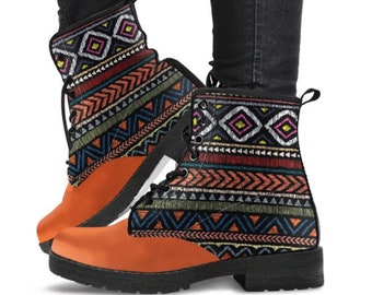Botas de combate bohemias de piel vegana: botines con cordones bordados