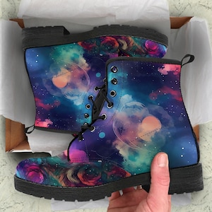 Aquarel Galaxy leren laarzen, vriendin cadeaus voor haar Vrijetijdsschoenen Veganistische leren meisjes laarzen Combatschoenen