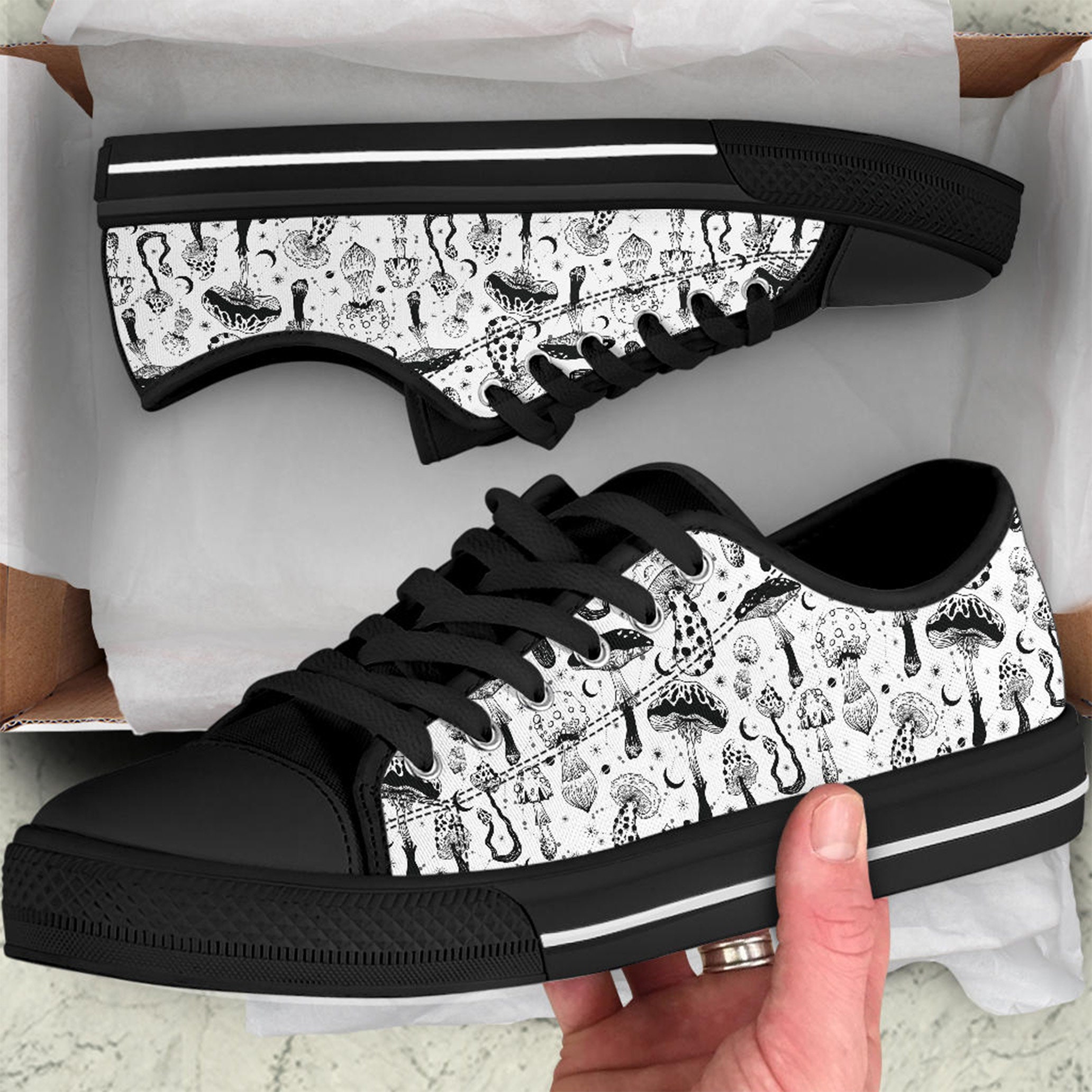 Chaussures basses personnalisées champignons noirs et blancs pour femme, baskets basses à cravate, chaussures mignonnes décontractées