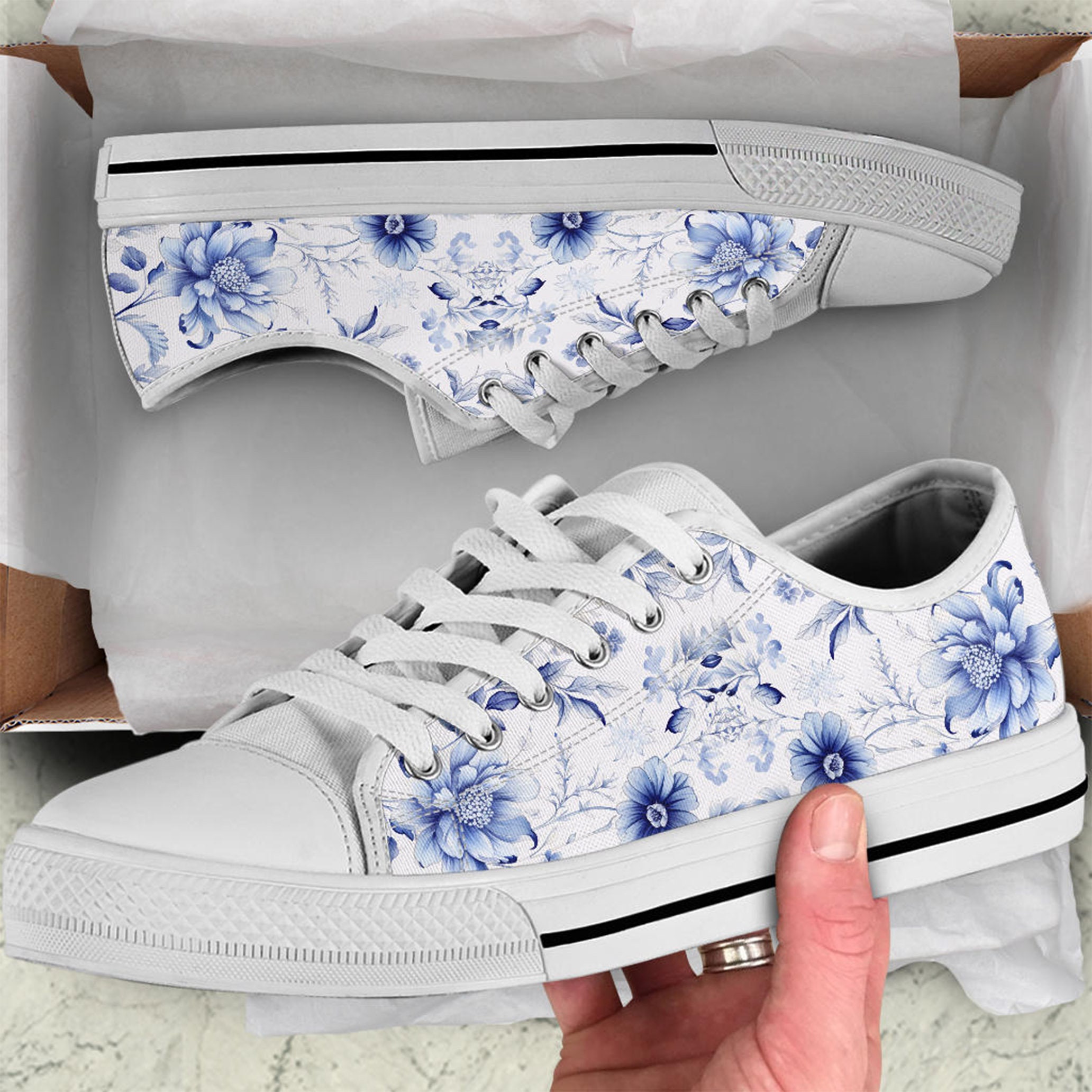 Dunlop canvas low profile official ladies trainers