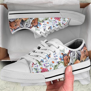 Women&#39;s Horse and Flowers Style Custom Low Top Tie Sneakers, Mother&#39;s Day Gifts Birthday Casual Cute Shoes