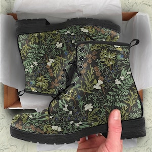 Cottagecore Green witch Women&#39;s Vegan Leather Combat Boots, Flower Gifts for Her, Casual Shoes Gothic Boots