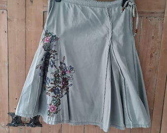 Vintage skirt, cargo skirt, 90s skirt, Moto, topshop, pale Khaki, panelled skirt, embroidered skirt, 90s, y2k, boho hippy skirt, cottagecore