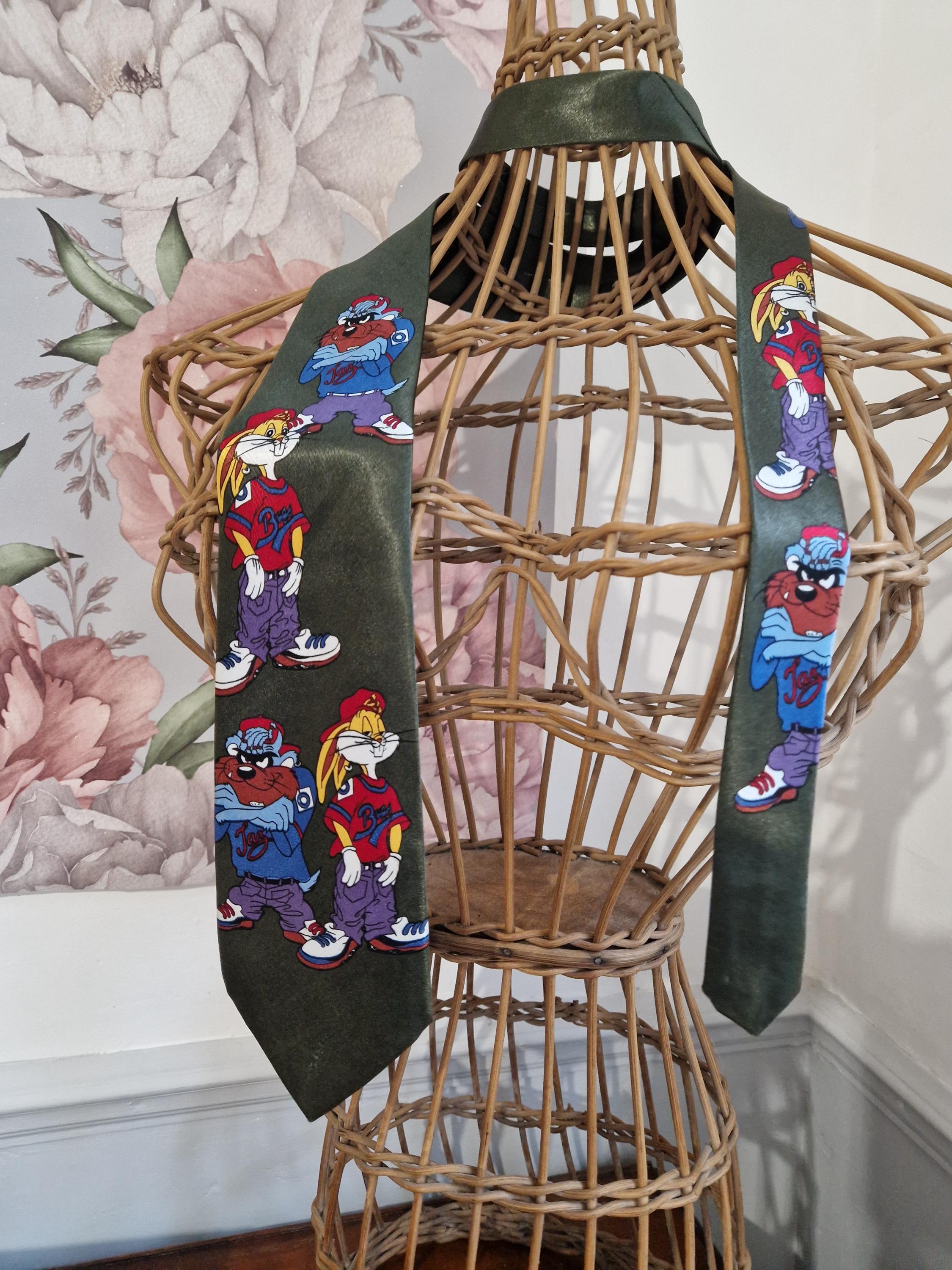 Cravate Vintage Looney Tunes Années 90 - Motif Taz, Daffy, Tweety, Marvin Sur Mars - Excellent état - Longueur 55 Pouces