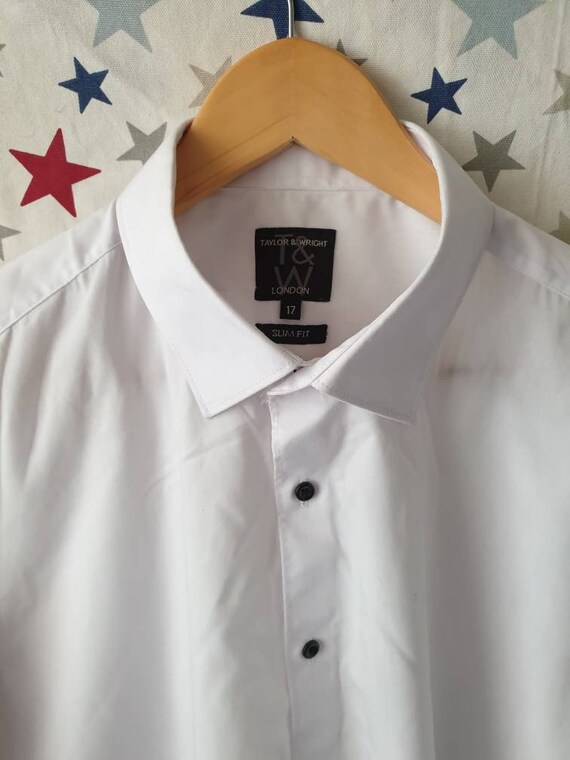 Camicia bianca bottoni neri sale