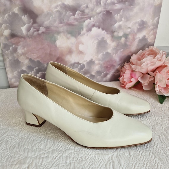 low heel wide dress shoes for women IDIFU Black Pumps Closed Toe Pointed Toe Kitten Heels Comfortable Casual Formal Work Office Prom Sparkly Rhinestones Elegant Strappy Ankle Strap Heels(Black, 5) The rubber sole brings maximum surface traction making anyone walking around feel at ease Womens Vintage Ivory Leather Classic
