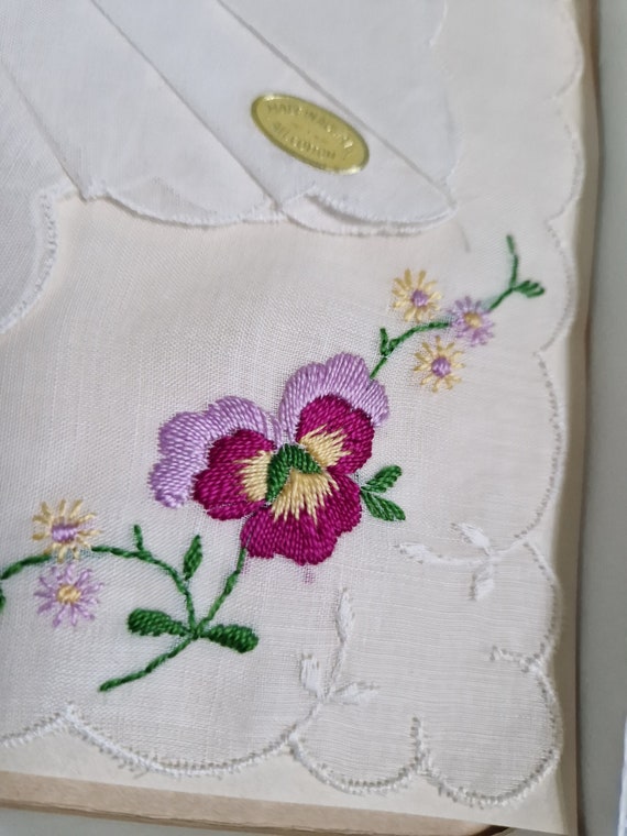 Beautiful Austrian embroidered hankerchiefs in bo… - image 2