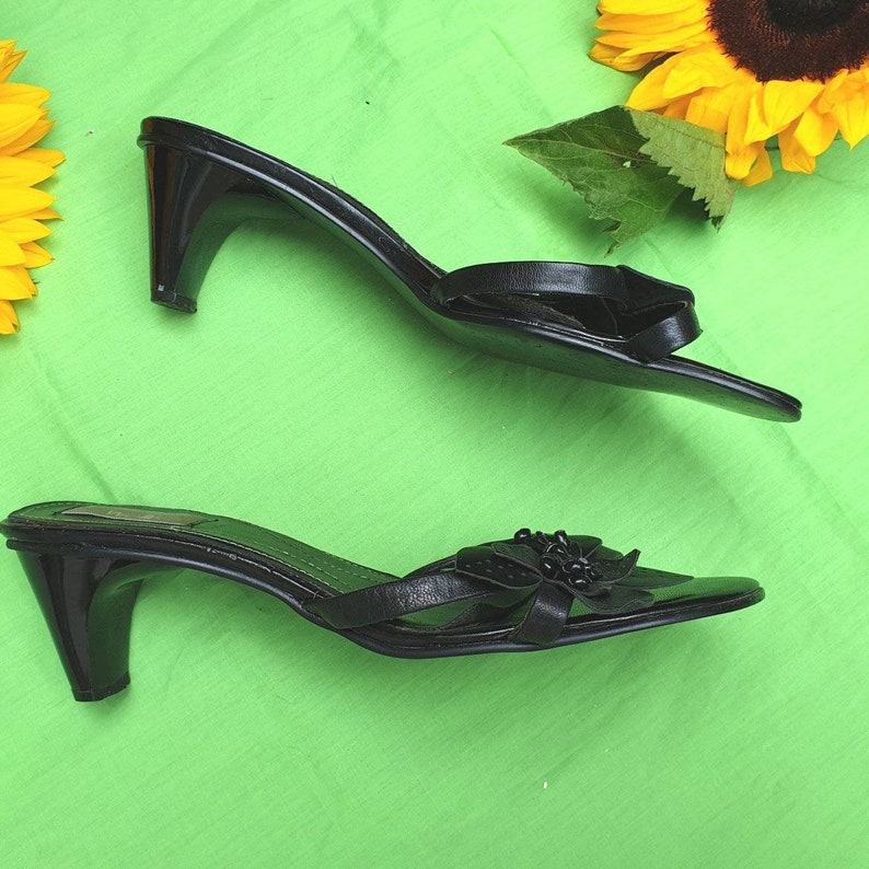 Retro mules by Wallis in black leather with flower detail to front 90s y2k