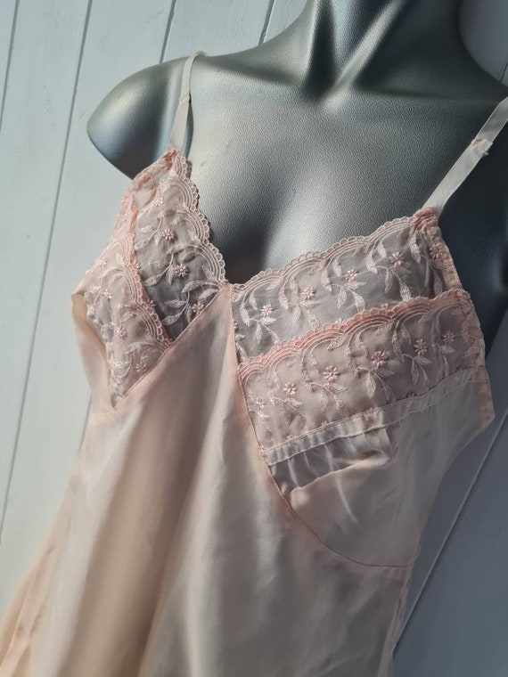 Vintage Semi Sheer 50s, 60s, Petticoat in Peach Nude Colour With Lace Bra  Section, Terylene, Pretty Slip With Frilled Hem, Vintage Lingerie 