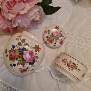 Sadler Staffordshire England, 30s floral lidded ginger jar, and matching trinket box missing lid, colectable, set