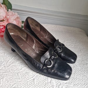 Womens vintage black leather loafers with low heel and front detail, Made by Gabor Fashion, stylish simplistic chic, made in Austria