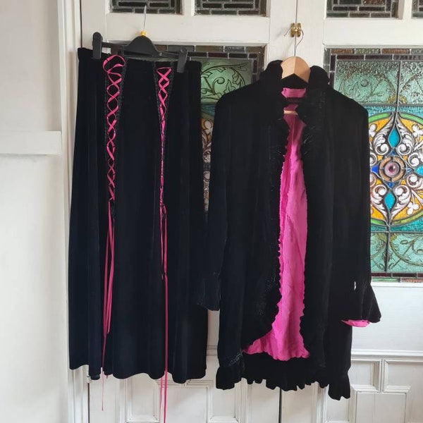 costume en velours gothique vintage, jupe maxi, veste col à volants redingote, pays des merveilles, années 80, années 90, jupe, jupe à lacets