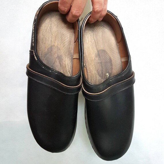 mens clogs size 9