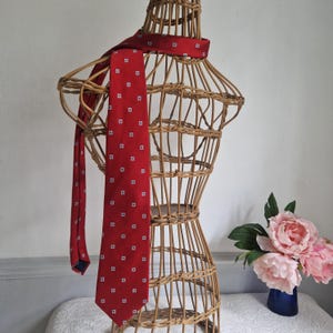 Vintage zijden stropdas, Milaanrode stropdas met geometrisch ontwerp, pure zijde, herenstropdas