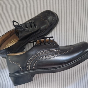 True Vintage shoes, black leather True-Form brogues, deadstock unworn 80s 90s shoes