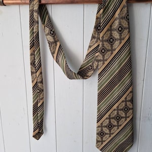 Geometric diagonal stripe design tie in brown, sage and cream, gorgeous vintage tie, 70s necktie, mens tie, dad tie, unusual tie, mens gift