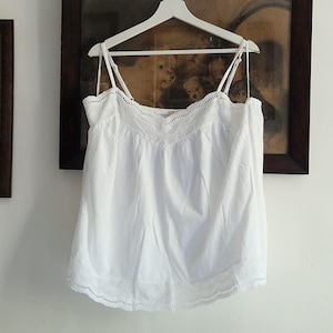Lovely white cotton with lace trim camisole top with thin straps perfect for summer, minimalistic,  Size UK18 US14