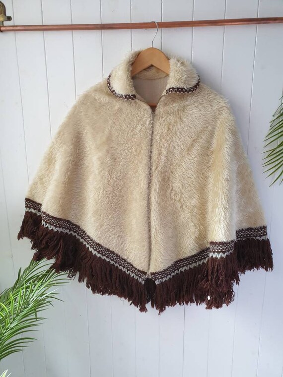 Vintage poncho, native american inspired, tasselle