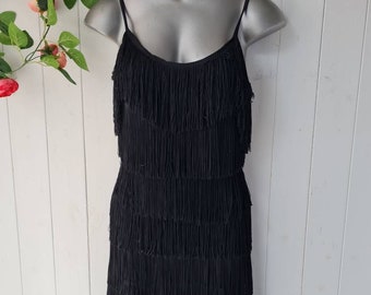 Volles schwarzes Kleid mit Fransen im Vintage-Stil von Citta, made in Italy, mit Quasten, schwarzes Kleid mit Fransen, Charleston Roaring 20s, Party