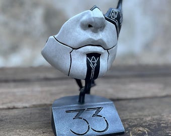 Alicia Mask: (wearable with stand)