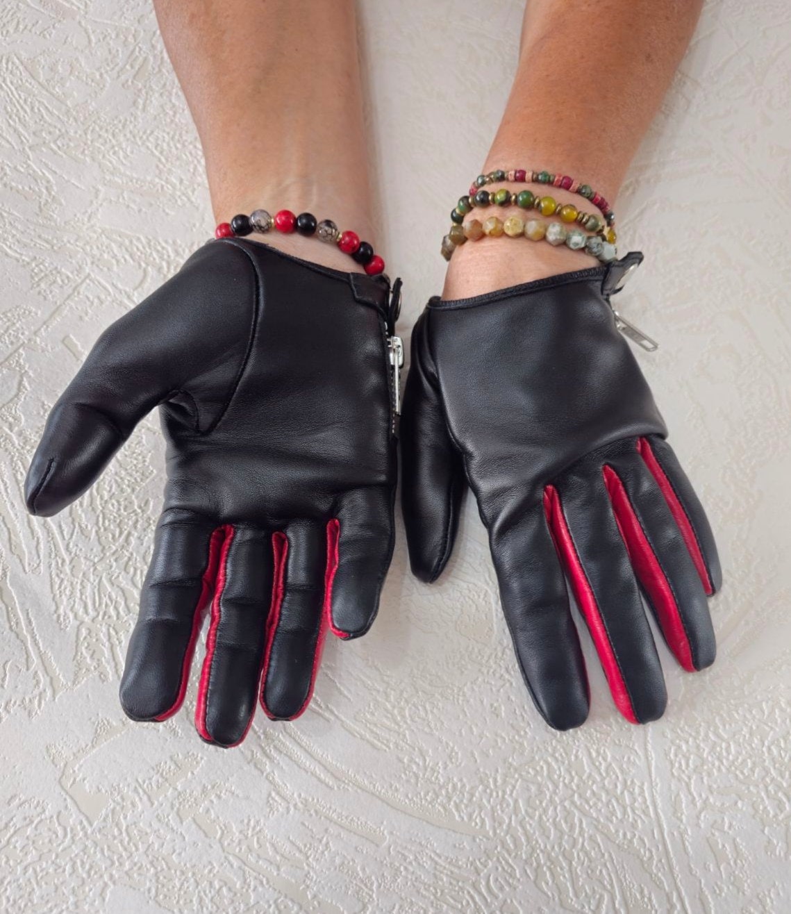 Brand New Chanel FW2020 Interlocking C Logo Leather Fingerless Gloves –  Vintage by Misty