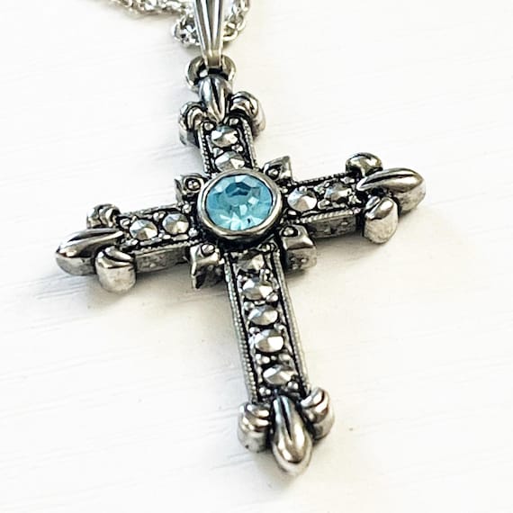 Avon Vintage Graceful Cross Pendant Necklace Silver w… - Gem