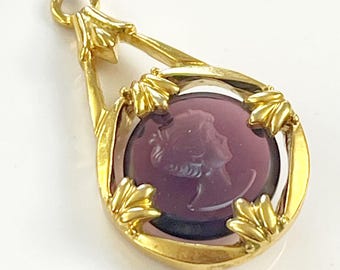Avon Vintage Amethyst/Purple Intanglio Cameo Pendant Gold Tone Victorian Style