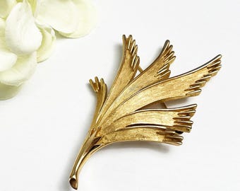Crown Trifari 1960's Textured Gold Tone Leaf Brooch