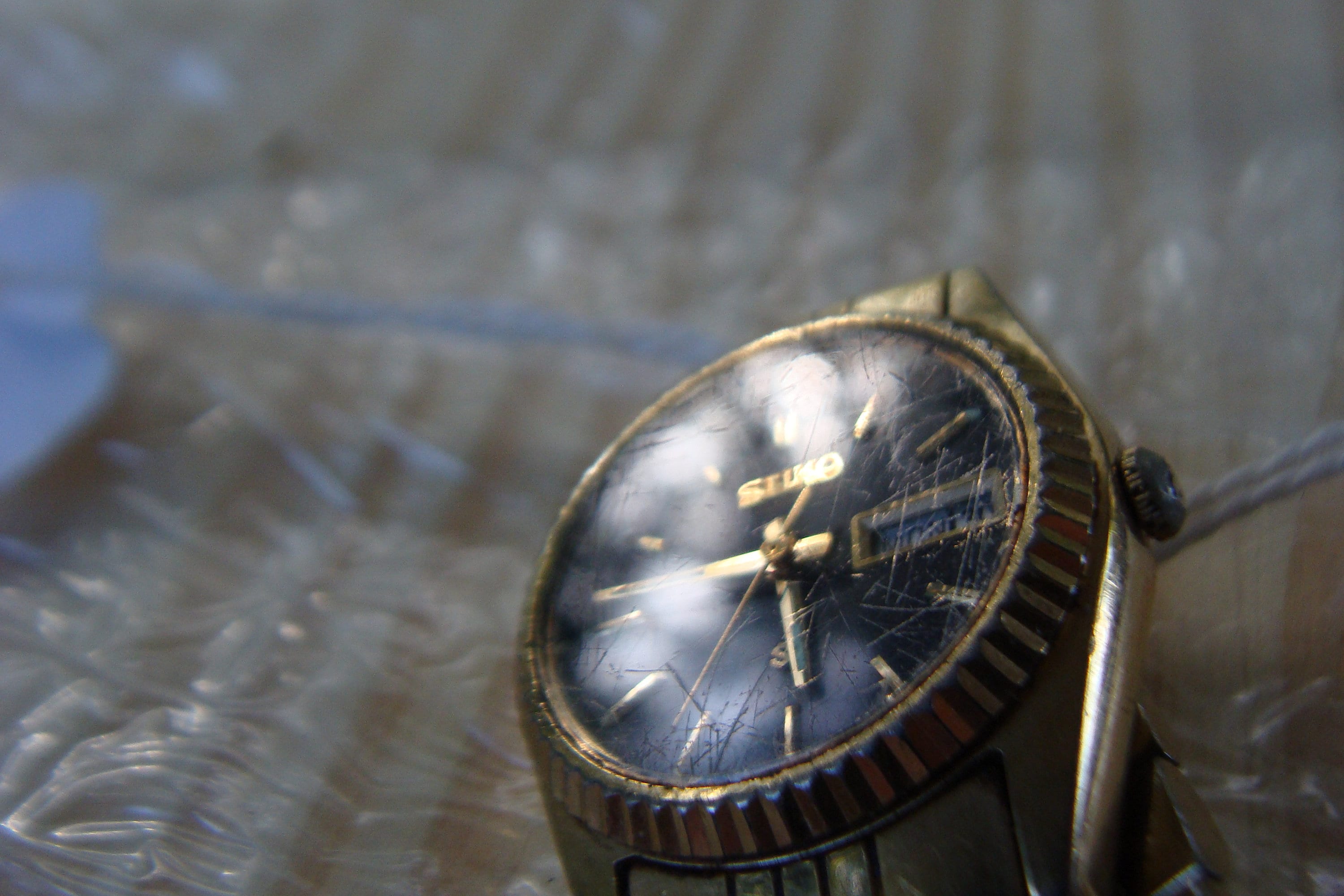 Seiko gold watch black face hotsell