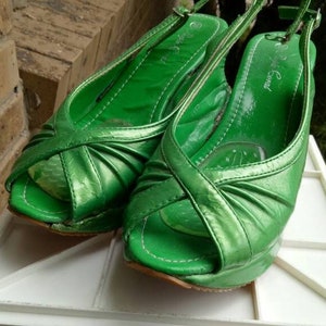 Vintage Style Shoes; Green Vegan Crocodile Peep Toe Wedges! Slingback Buckle with a Chunky Heel! Size 39