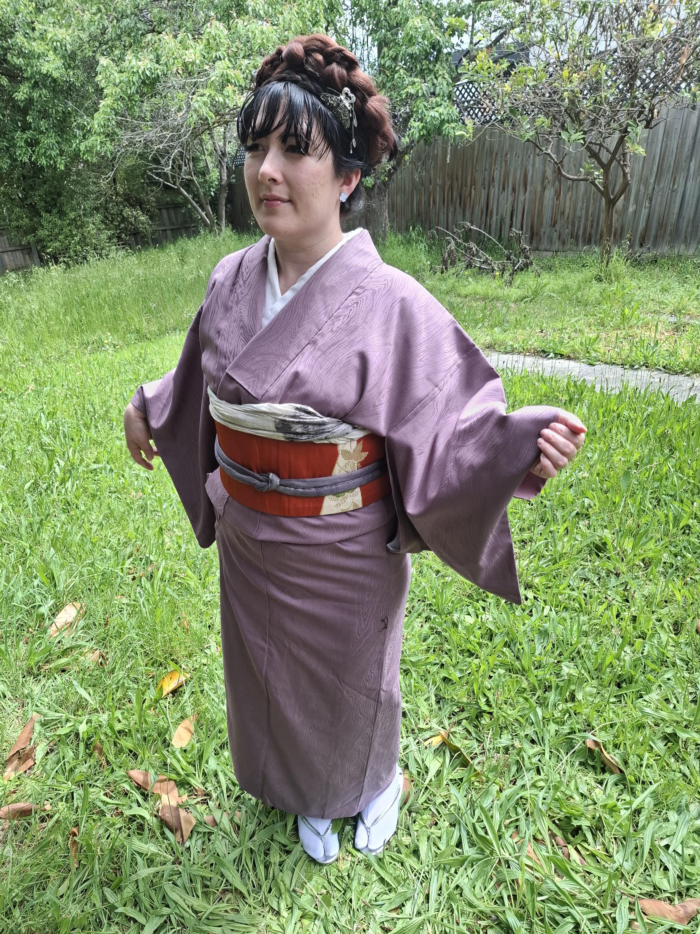 着物 Vintage Japanese Purple Iromuji Kimono: Woven Wood Texture