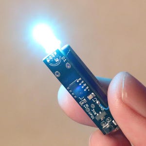 GlowCap, RGB LED powered by rechargeable supercapacitor, for Costume Cosplay, battery-less solution